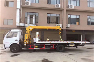 城口附近汽车轮胎更换